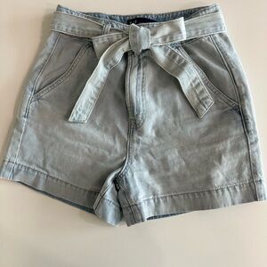 GAP tie waist light wash denim shorts. Size 0/25